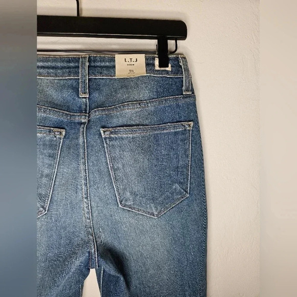 Letters To Juliet  Medium Wash High Rise Bootcut Jean Distressed Raw Hem Size 26 - Picture 3 of 9